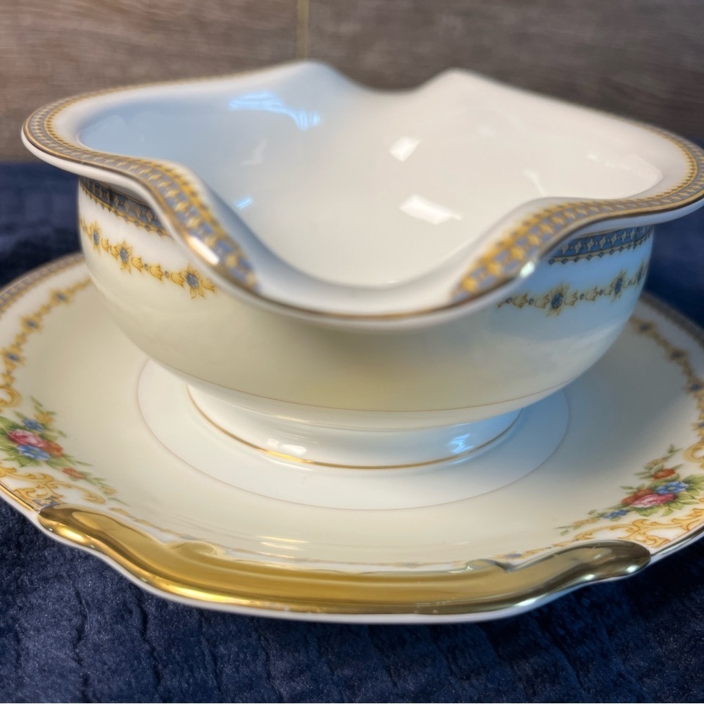 Kongo China Japan  Vintage Floral Gravy Boat with Saucer attached hand painted - Picture 9 of 10